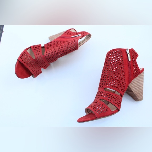 NWOT Vince Camuto Sandals - Picture 7 of 11